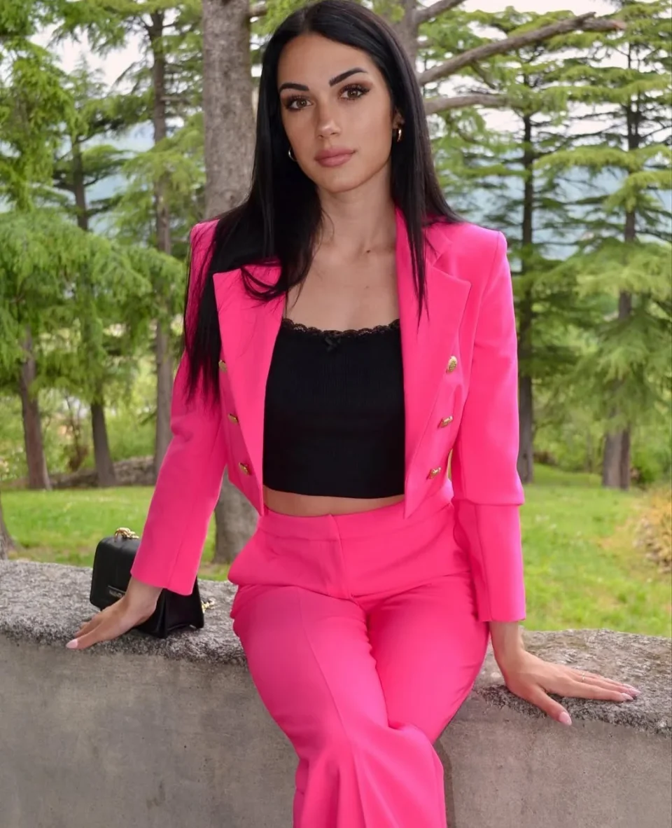 Mozelle photo 6 in Ajman: 21 years old, european, slim, black hair, 170 cm, 52 kg, B bust