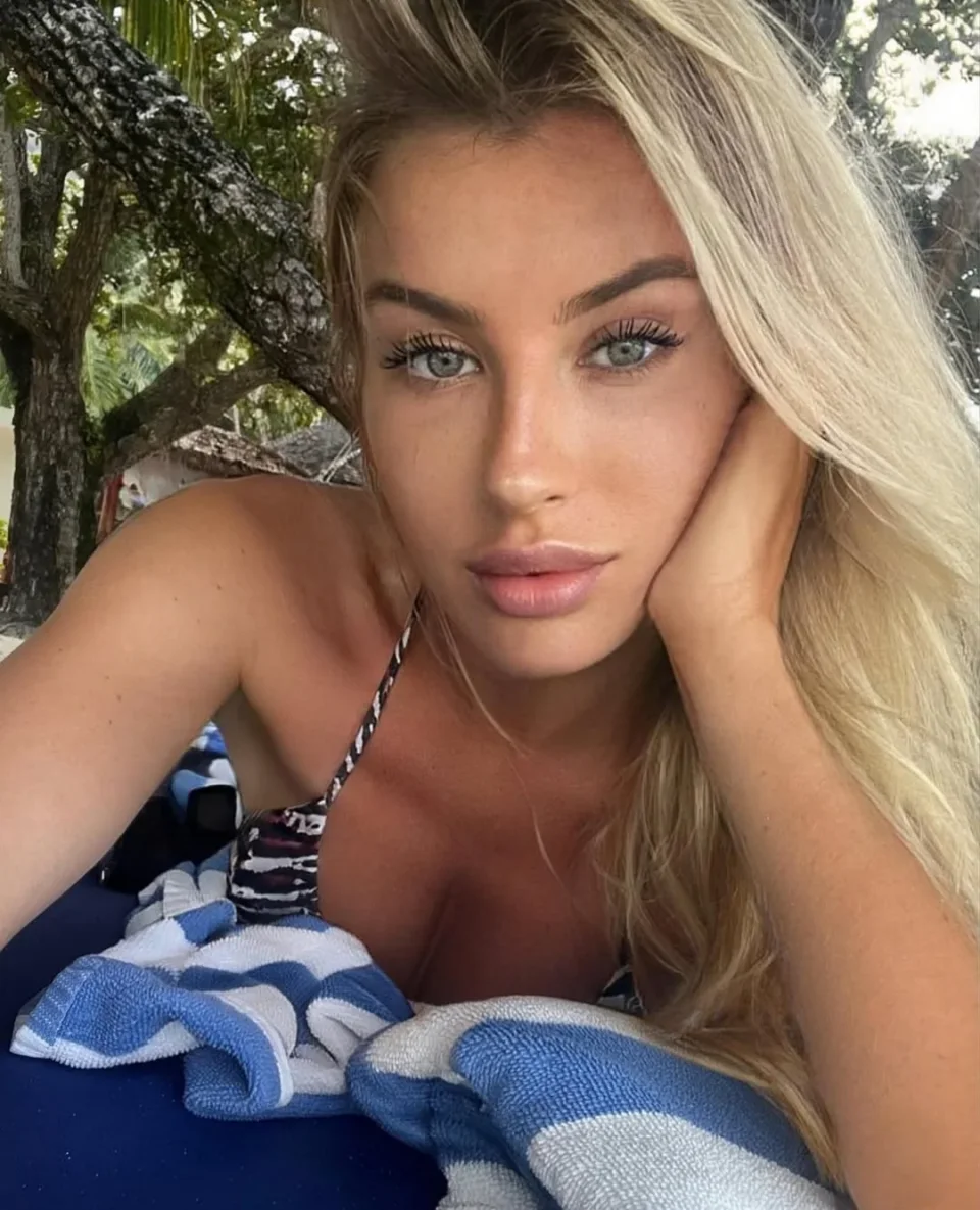 Oceane photo 4 in Abu Dhabi: 26 years old, european, slim, blonde hair, 171 cm, 54 kg, B bust