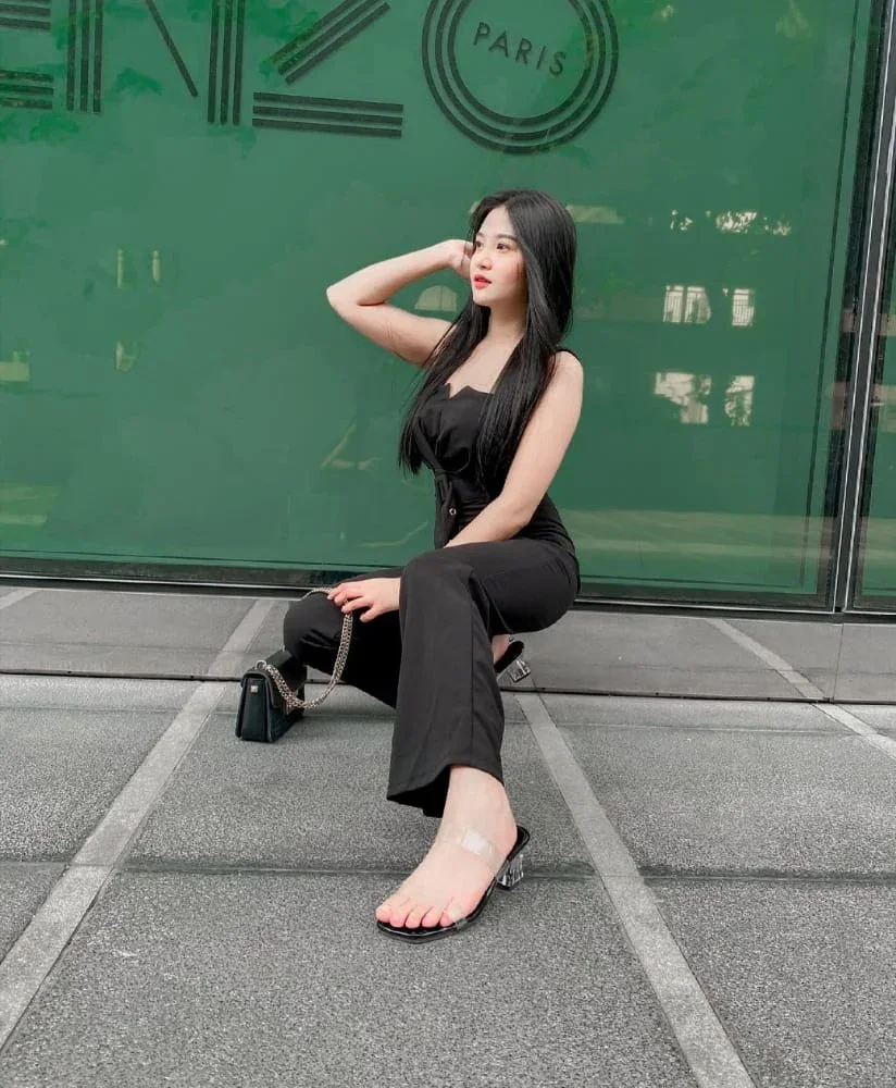 Malvina photo 3 in Dubai: 25 years old, asian, slim, black hair, 161 cm, 56 kg, C bust