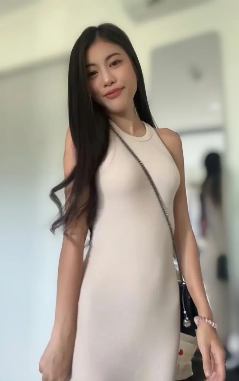 Malinda photo 1 in Dubai: 21 years old, asian, slim, black hair, 158 cm, 45 kg, B bust
