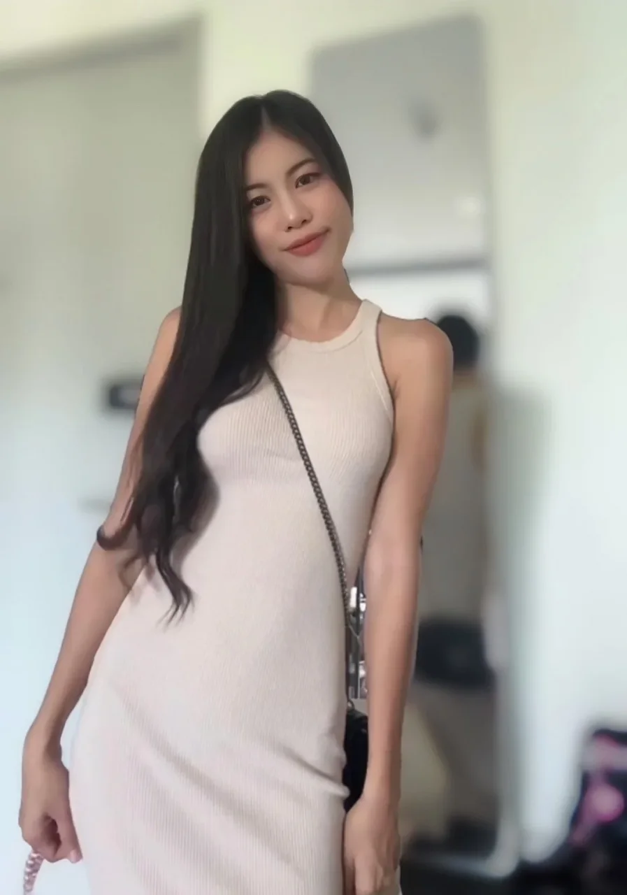 Malinda photo 2 in Dubai: 21 years old, asian, slim, black hair, 158 cm, 45 kg, B bust