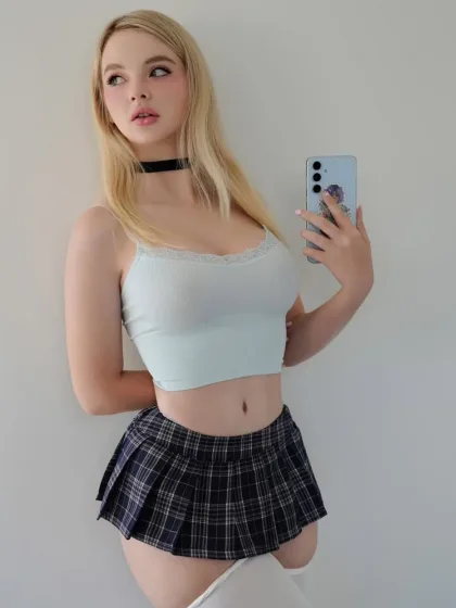 Estell photo 2 in Al Ain: 27 years old, arab, regular, blonde hair, 165 cm, 57 kg, C bust