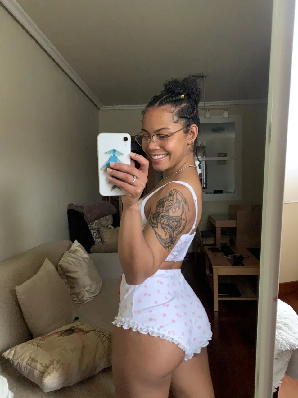 Bethel photo 4 in Abu Dhabi: 27 years old, slim, black hair, 160 cm, 51 kg, B bust