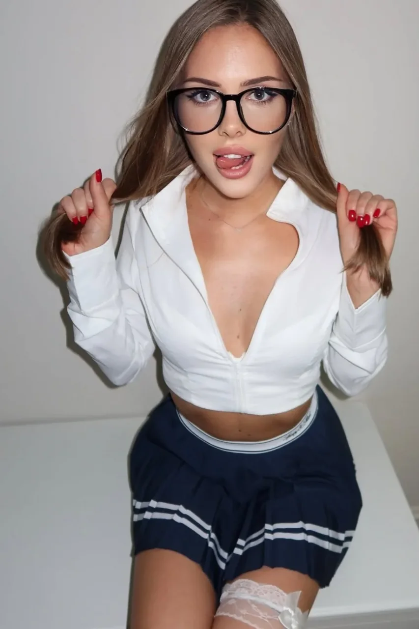 Pamela photo 3 in Dubai: 29 years old, slim, blonde hair, 170 cm, 57 kg, C bust
