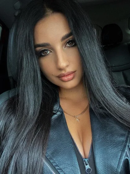 Andreane photo 6 in Al Ain: 22 years old, arab, slim, black hair, 165 cm, 52 kg, B bust