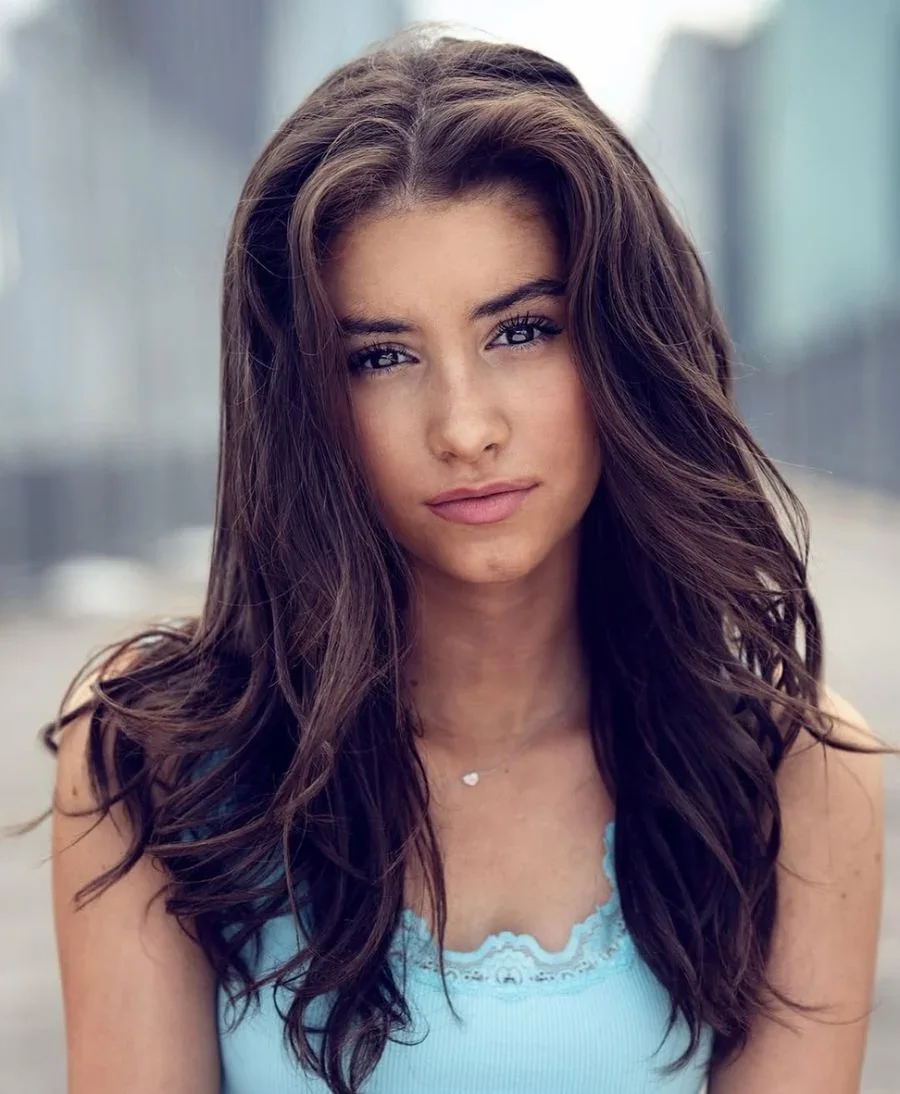 Lacey photo 4 in Dubai: 21 years old, european, slim, brown hair, 168 cm, 51 kg, B bust