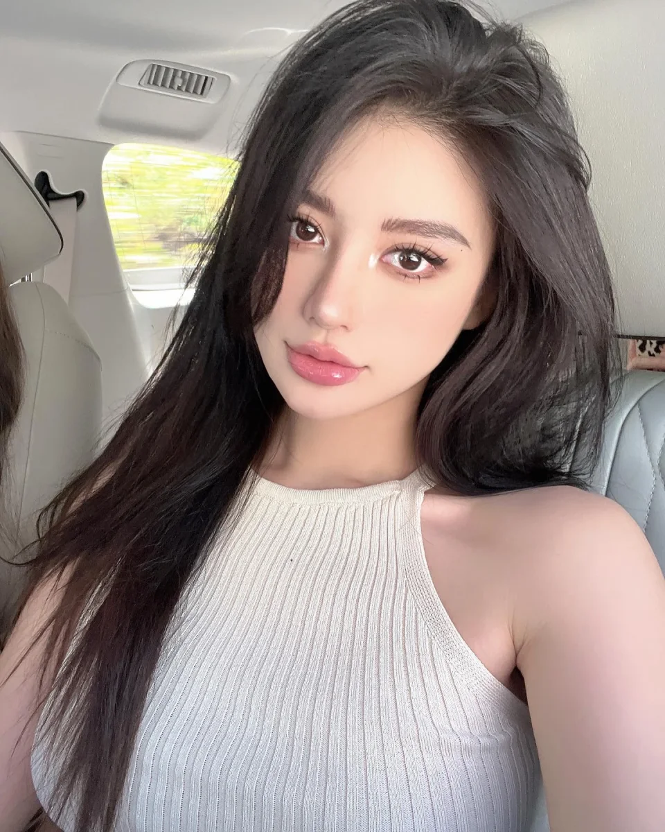 Alice photo 2 in Sharjah: 25 years old, slim, black hair, 165 cm, 53 kg, C bust