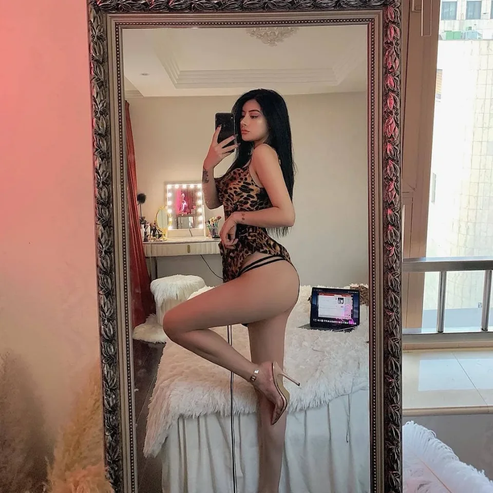 Alice photo 4 in Sharjah: 25 years old, slim, black hair, 165 cm, 53 kg, C bust