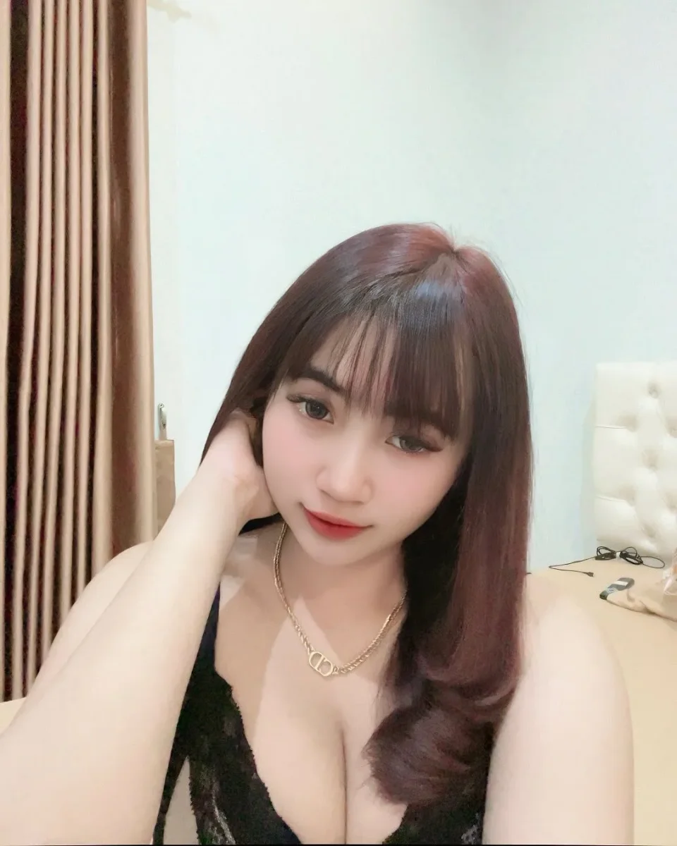 Brooke photo 1 in Al Ain: 22 years old, slim, black hair, 168 cm, 49 kg, C bust