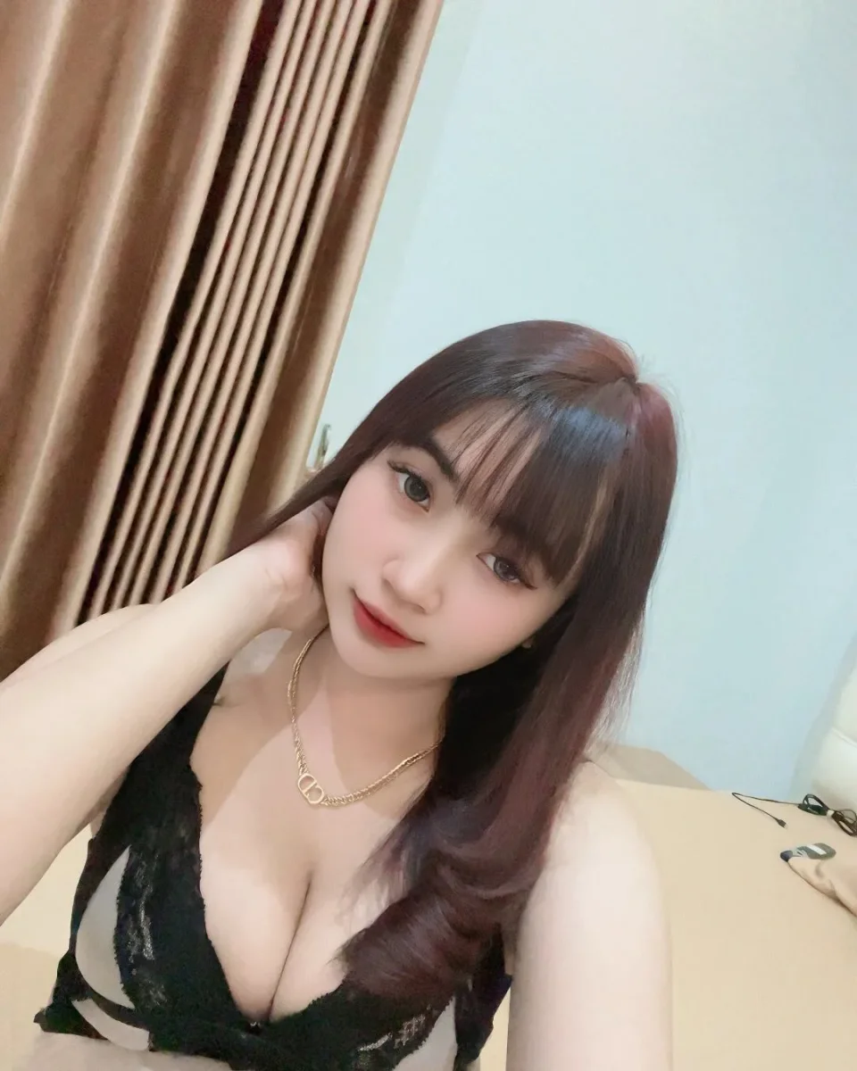 Brooke photo 4 in Al Ain: 22 years old, slim, black hair, 168 cm, 49 kg, C bust