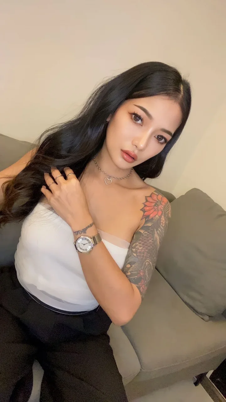 Camila photo 4 in Dubai: 25 years old, asian, slim, black hair, 158 cm, 45 kg, C bust