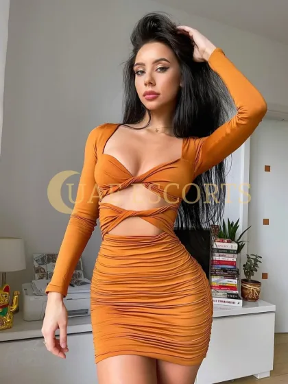 Rosita photo 1 in Utrecht: 21 years old, european, slim, brown hair, 169 cm, 53 kg, Medium bust