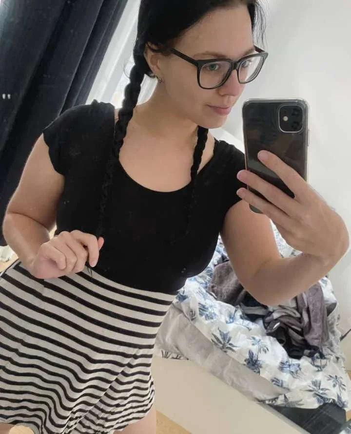 Evie photo 1 in Al Ain: 25 years old, curvy, brown hair, 175 cm, 57 kg, C bust