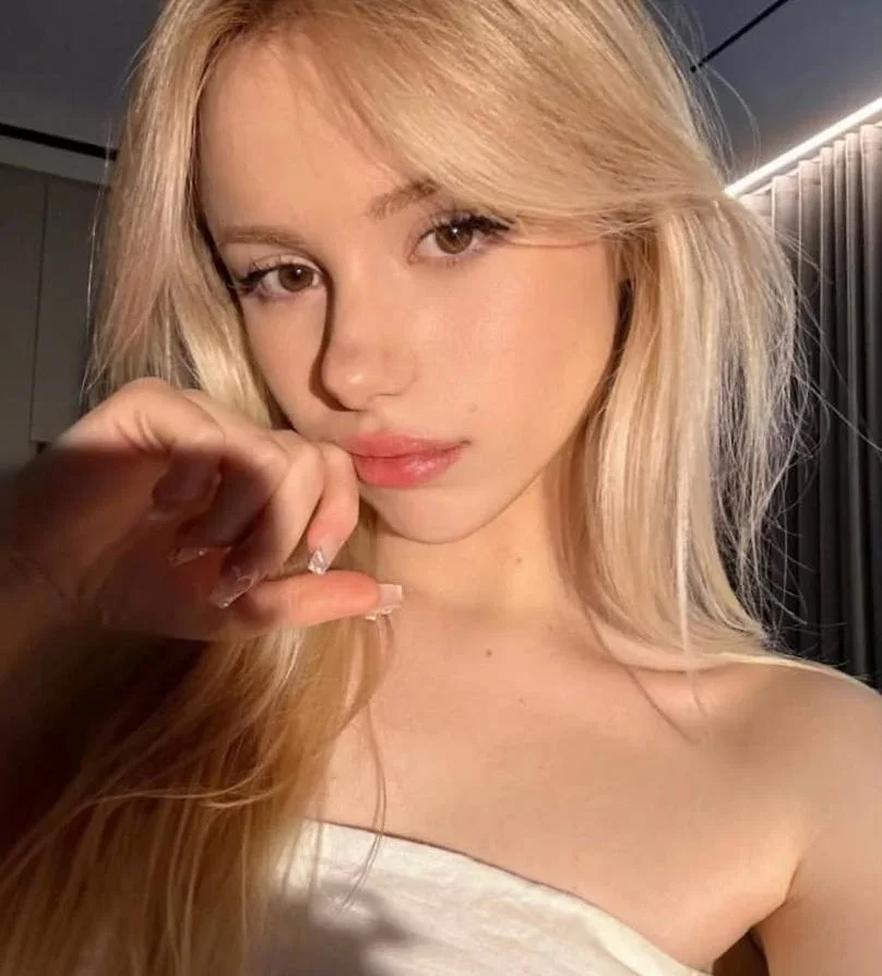 Икие фото 1 - Дубай, 25 лет, стройная, блондинка, 165 см, 49 кг, грудь A
