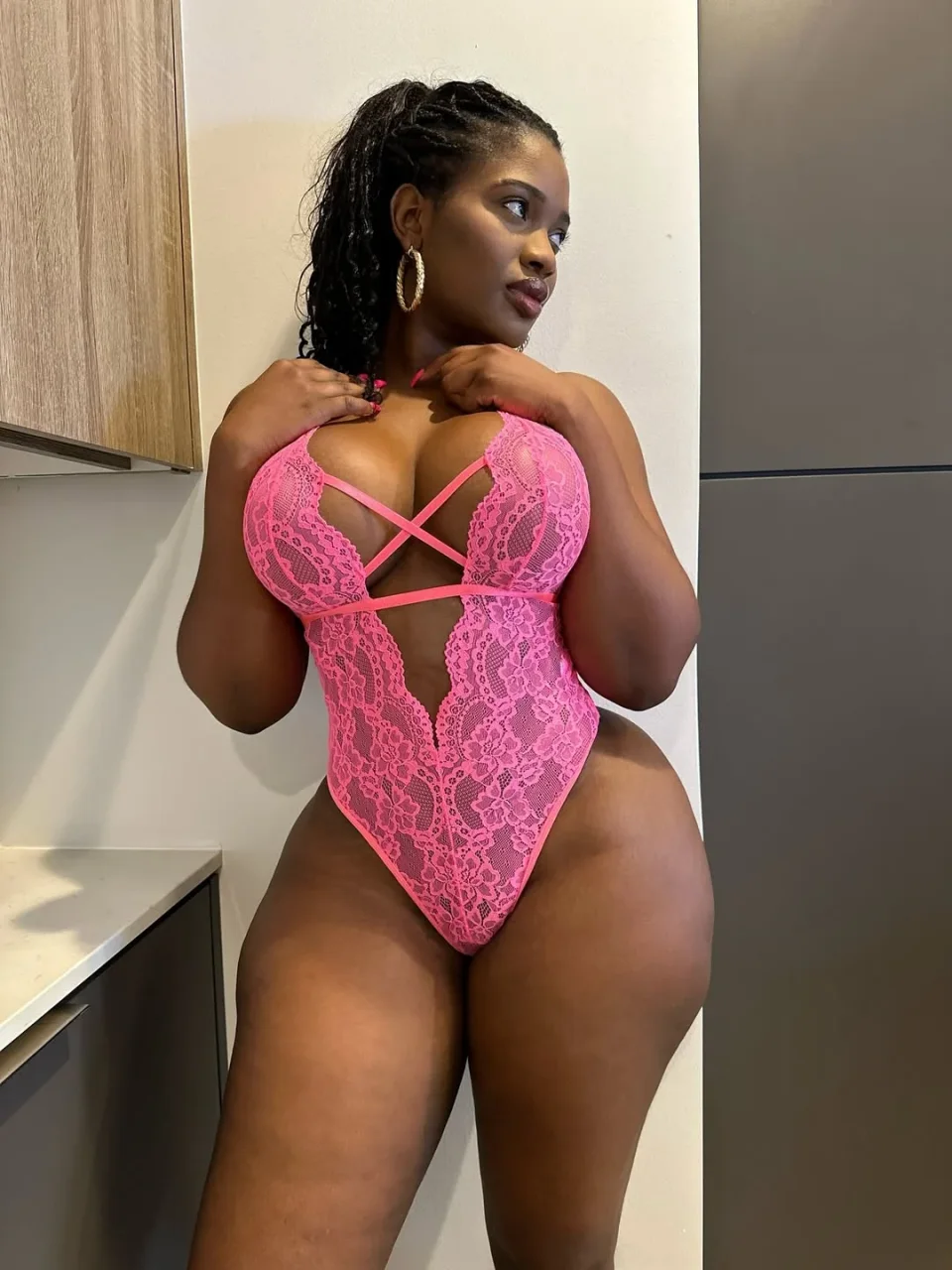 Jackeline photo 3 in Abu Dhabi: 23 years old, european, regular, black hair, 176 cm, 92 kg, C bust