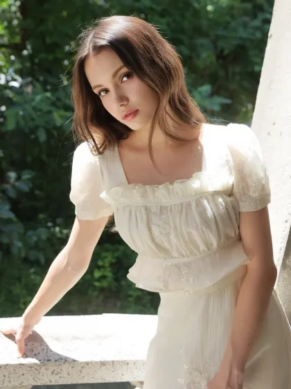 Corrine photo 4 in Abu Dhabi: 21 years old, european, slim, brown hair, 170 cm, 52 kg, B bust
