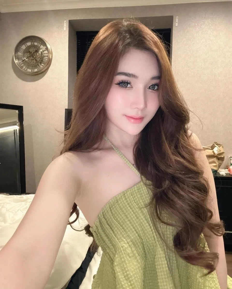 Isabella photo 1 in Dubai: 24 years old, asian, slim, black hair, 156 cm, 50 kg, C bust