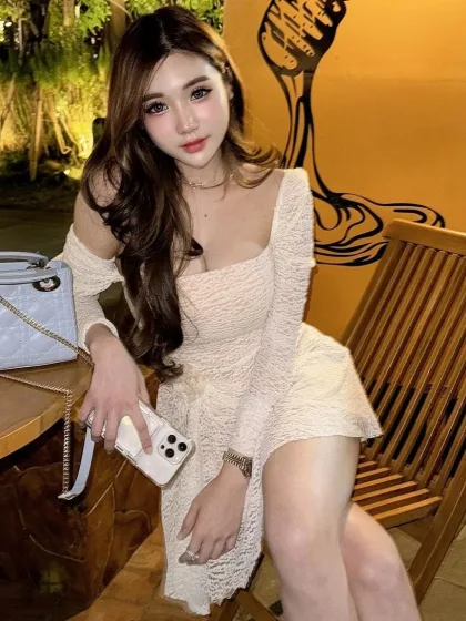 Isabella photo 2 in Dubai: 24 years old, asian, slim, black hair, 156 cm, 50 kg, C bust