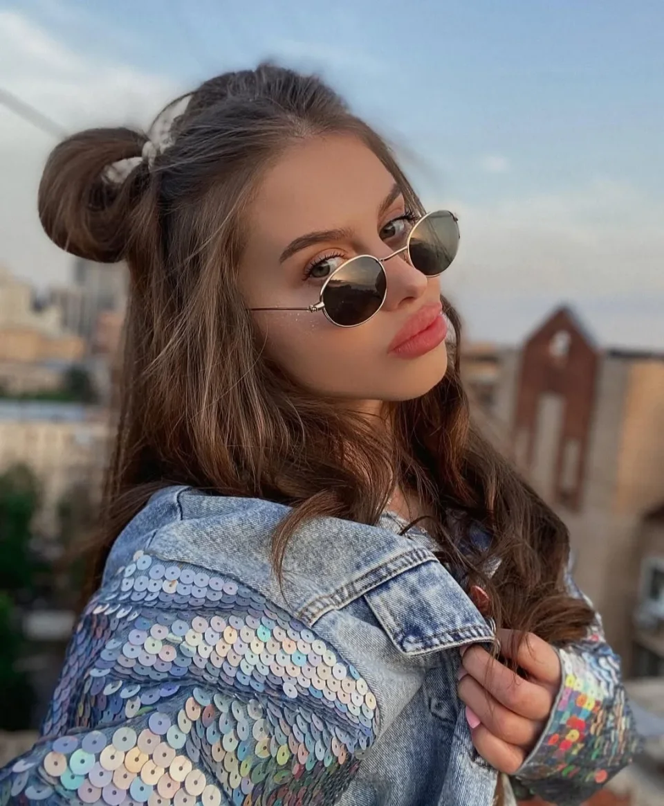 Marcella photo 4 in Sharjah: 23 years old, european, slim, brown hair, 169 cm, 53 kg, C bust