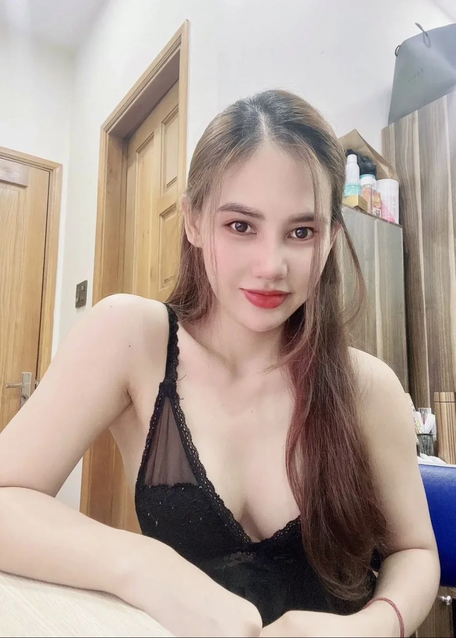Adah photo 2 in Abu Dhabi: 27 years old, slim, black hair, 167 cm, 50 kg, C bust
