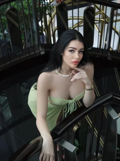 Princess photo 1 in Abu Dhabi: 21 years old, european, slim, black hair, 168 cm, 50 kg, C bust