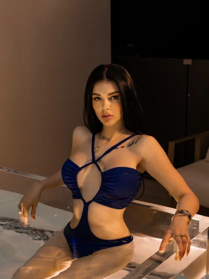 Princess photo 5 in Abu Dhabi: 21 years old, european, slim, black hair, 168 cm, 50 kg, C bust