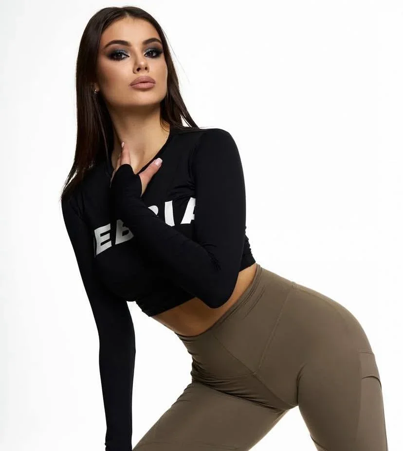 Carmen photo 3 in Sharjah: 33 years old, arab, slim, brown hair, 168 cm, 49 kg, B bust