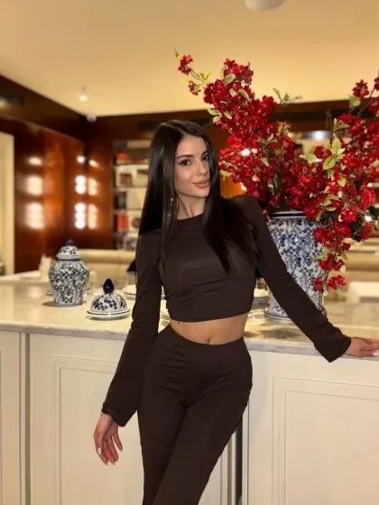Carmen photo 5 in Sharjah: 33 years old, arab, slim, brown hair, 168 cm, 49 kg, B bust