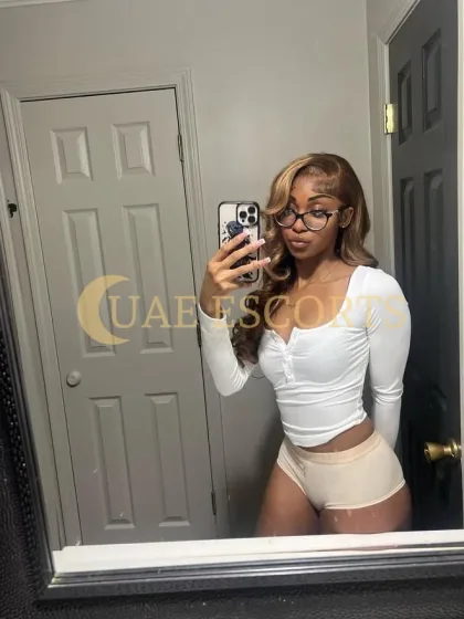 Viorela photo 1 in Paris: 24 years old, skinny, black hair, 166 cm, 59 kg, Large bust