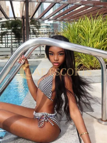 Viorela photo 6 in Paris: 24 years old, skinny, black hair, 166 cm, 59 kg, Large bust
