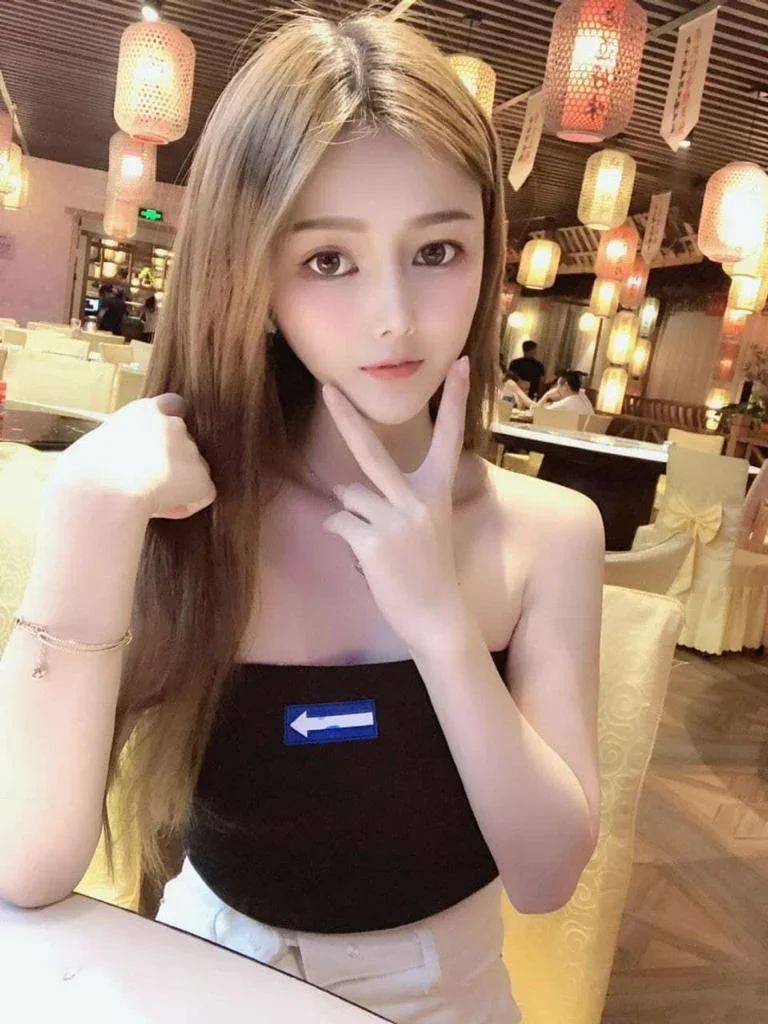 Lily photo 3 in Abu Dhabi: 27 years old, asian, slim, brown hair, 164 cm, 51 kg, C bust