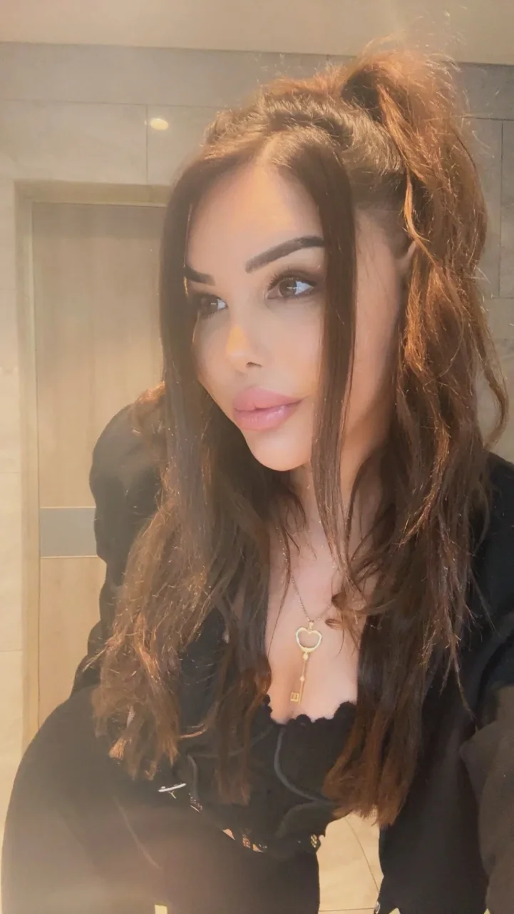 Irma photo 5 in Dubai: 27 years old, slim, brown hair, 168 cm, 60 kg, B bust