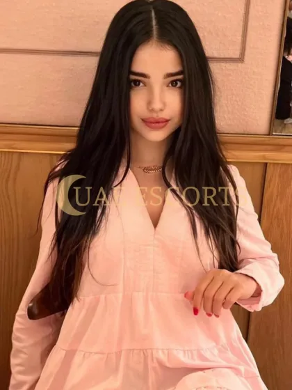 Zenovia photo 3 in Paris: 26 years old, european, skinny, black hair, 170 cm, 50 kg, Small bust