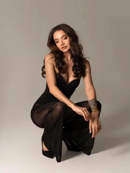 Lucienne photo 5 in Dubai: 31 years old, european, slim, brown hair, 168 cm, 52 kg, B bust