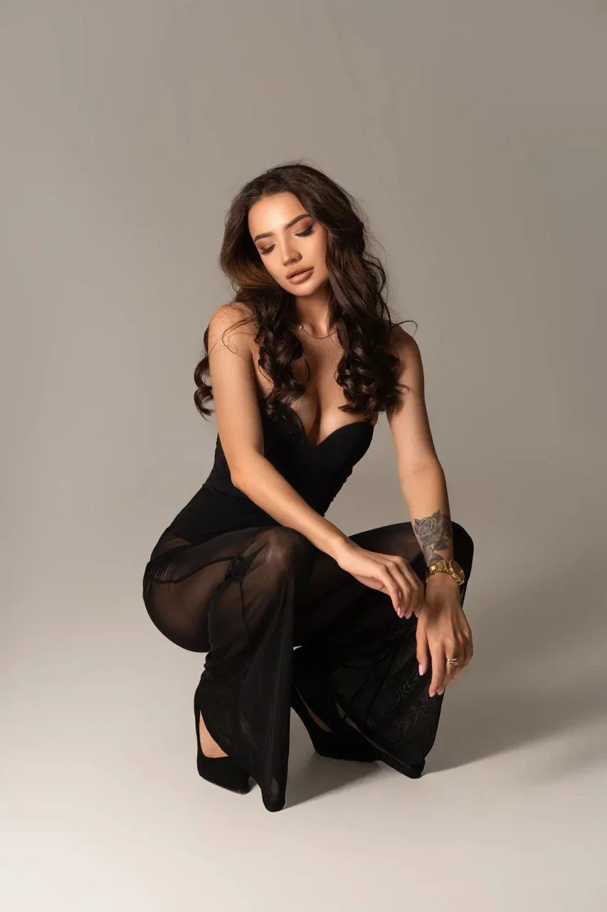 Lucienne photo 5 in Dubai: 31 years old, european, slim, brown hair, 168 cm, 52 kg, B bust