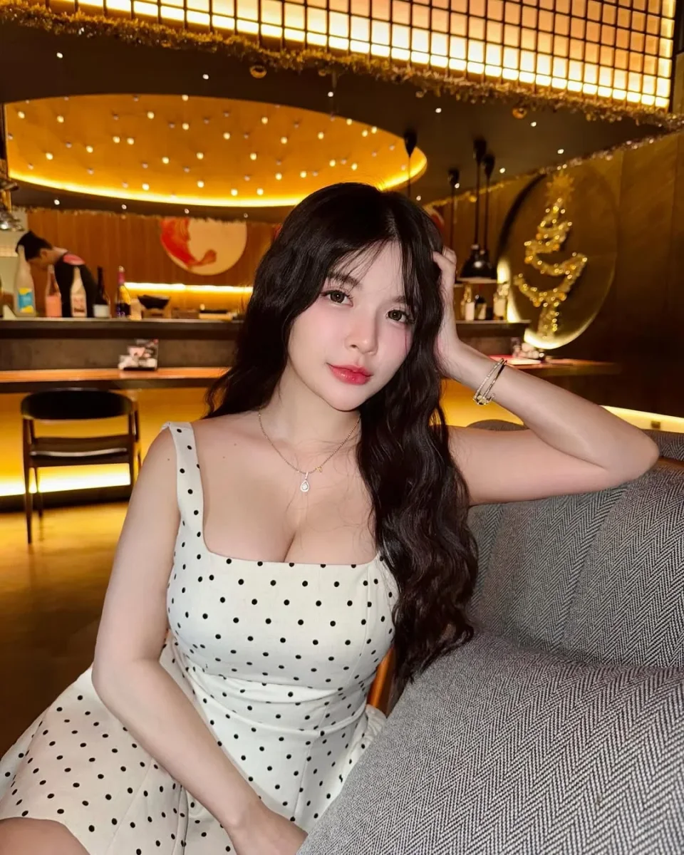 Jada photo 1 in Abu Dhabi: 27 years old, asian, slim, brown hair, 155 cm, 47 kg, C bust
