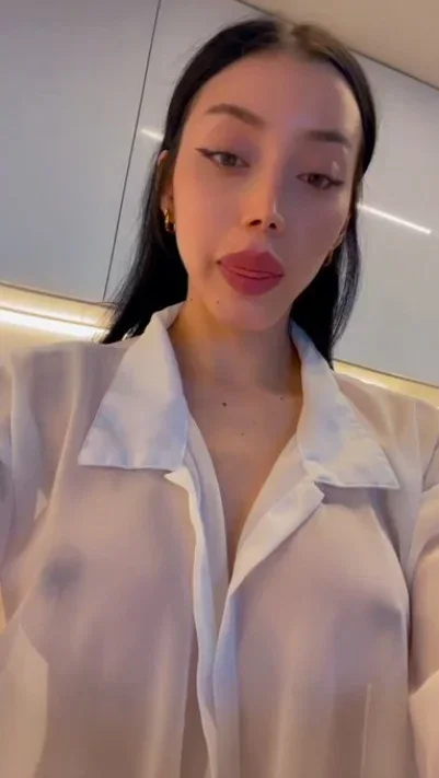 Elyssa photo 1 in Dubai: 25 years old, european, slim, black hair, 158 cm, 148 kg, A bust