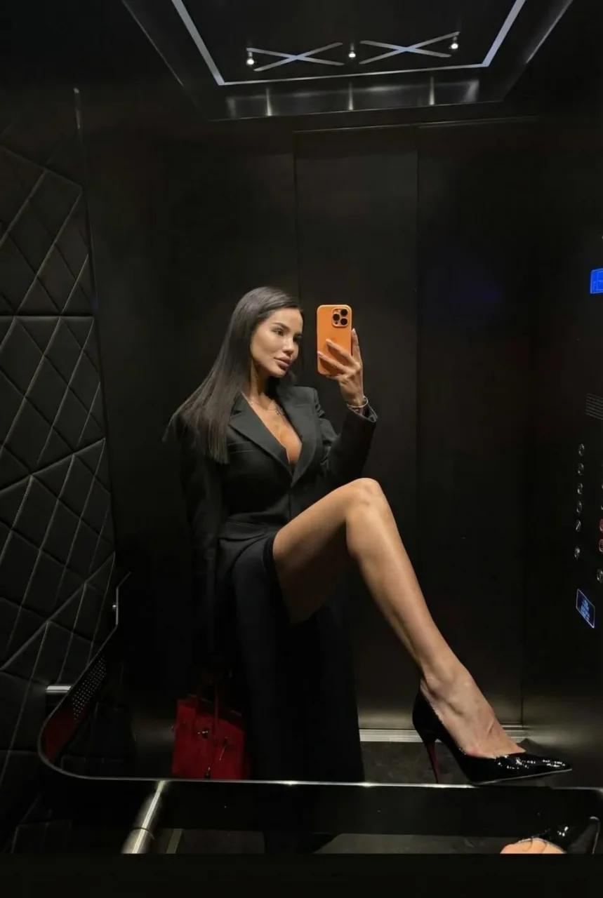 Chelsie photo 2 in Oasis Liwa: 27 years old, slim, blonde hair, 172 cm, 55 kg, B bust