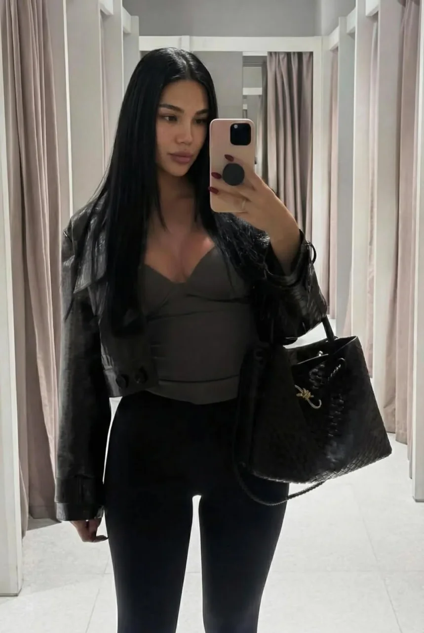 Chelsie photo 5 in Oasis Liwa: 27 years old, slim, blonde hair, 172 cm, 55 kg, B bust