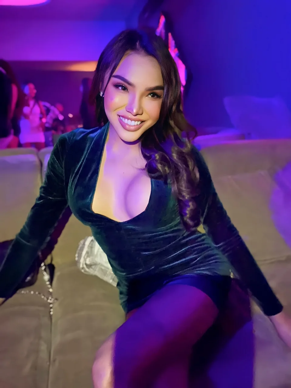 Zora photo 7 in Dubai: 23 years old, curvy, brown hair, 165 cm, 55 kg, C bust
