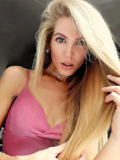 Alisa photo 2 in Abu Dhabi: 22 years old, slim, blonde hair, 170 cm, 53 kg, B bust