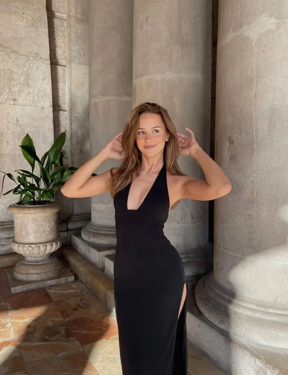 Gladys photo 5 in Dubai: 20 years old, european, slim, brown hair, 168 cm, 53 kg, B bust