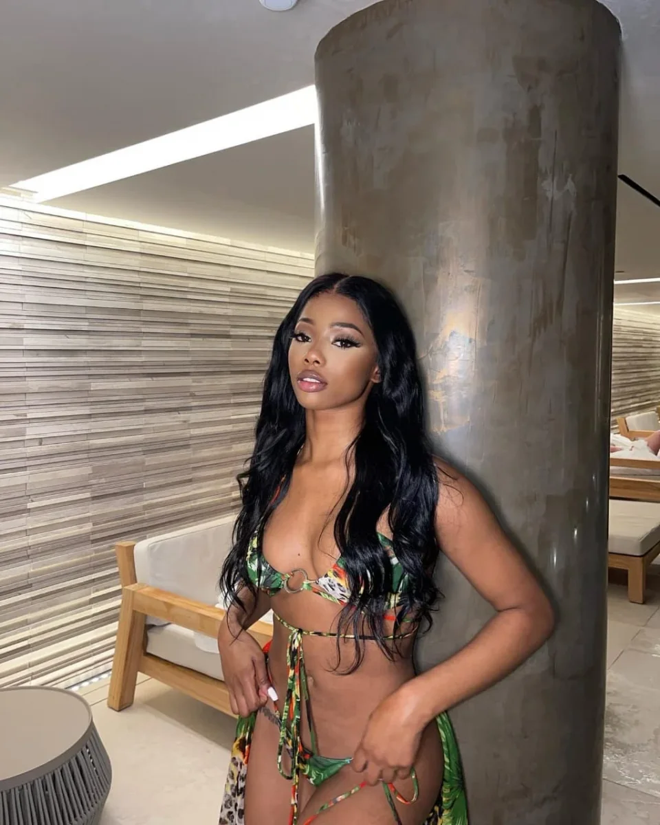 Jessika photo 1 in Dubai: 25 years old, regular, black hair, 170 cm, 63 kg, B bust