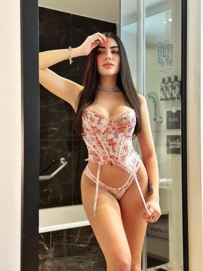 Tessie photo 2 in Al Ain: 29 years old, regular, brown hair, 169 cm, 55 kg, C bust