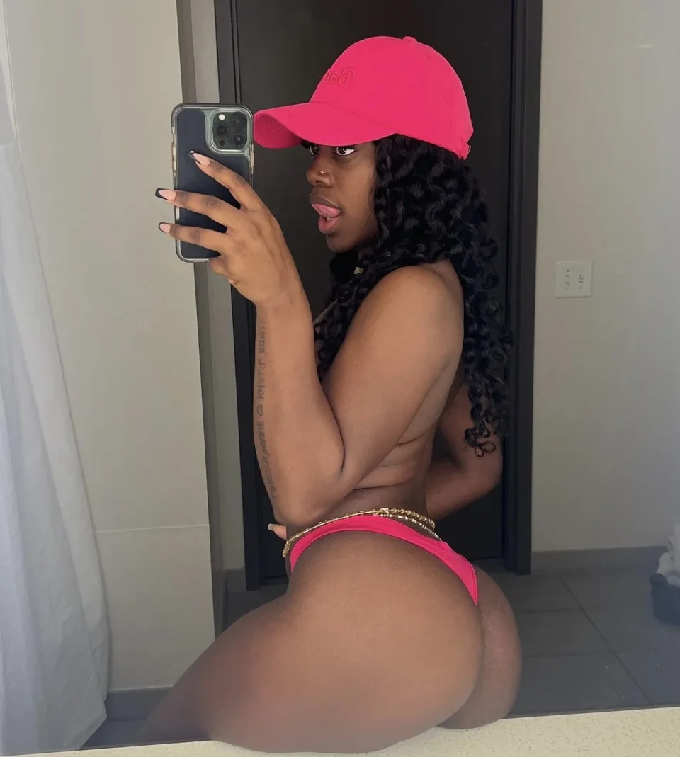 Janelle photo 1 in Al Ain: 27 years old, asian, curvy, black hair, 171 cm, 60 kg, B bust