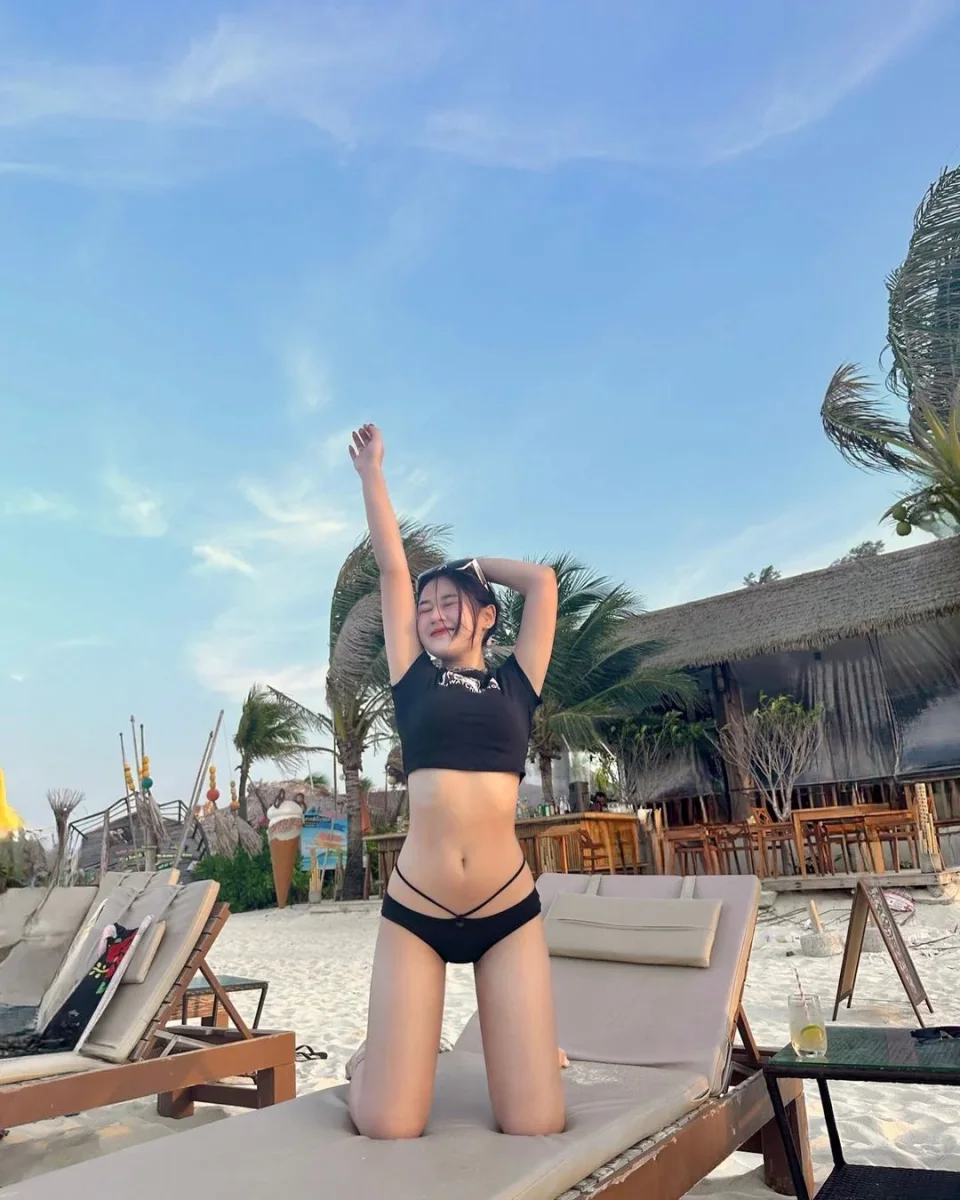 Isabel photo 3 in Dubai: 25 years old, asian, slim, black hair, 163 cm, 50 kg, B bust