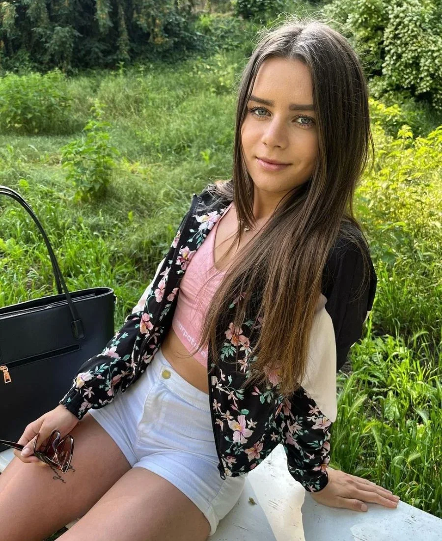 Дандре фото 1 - Дубай, 20 лет, европейская, стройная, шатенка, 168 см, 52 кг, грудь B