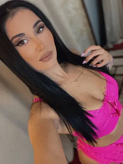 Lauryn photo 1 in Sharjah: 28 years old, european, regular, black hair, 172 cm, 53 kg, C bust