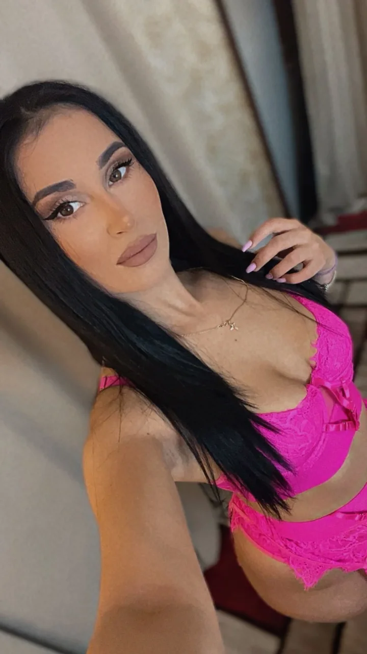 Lauryn photo 1 in Sharjah: 28 years old, european, regular, black hair, 172 cm, 53 kg, C bust