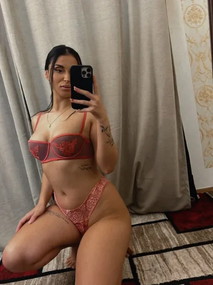 Lauryn photo 2 in Sharjah: 28 years old, european, regular, black hair, 172 cm, 53 kg, C bust